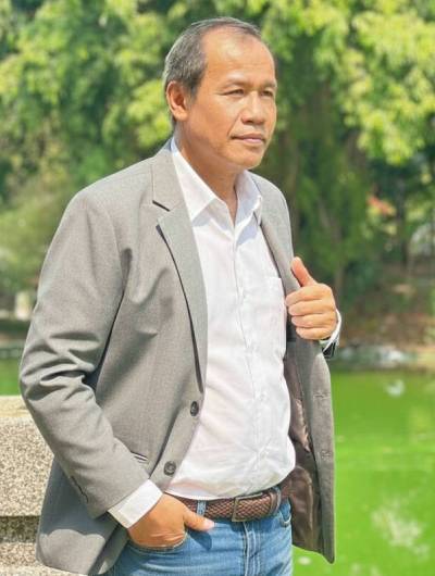 นายอัมรินทร์ ศรีโคตร